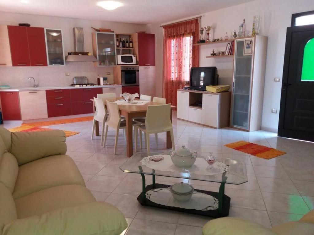 Casa Vacanze Da Daniela Càbras Exterior foto